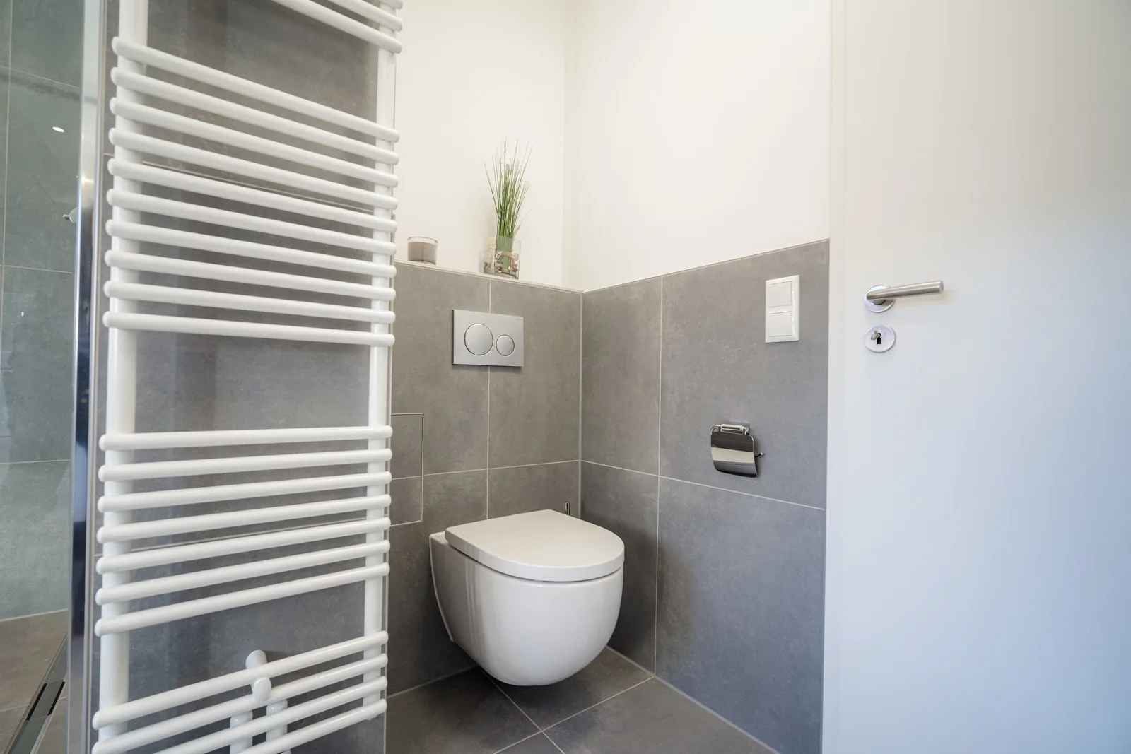 WC mit Handtuchheizkörper