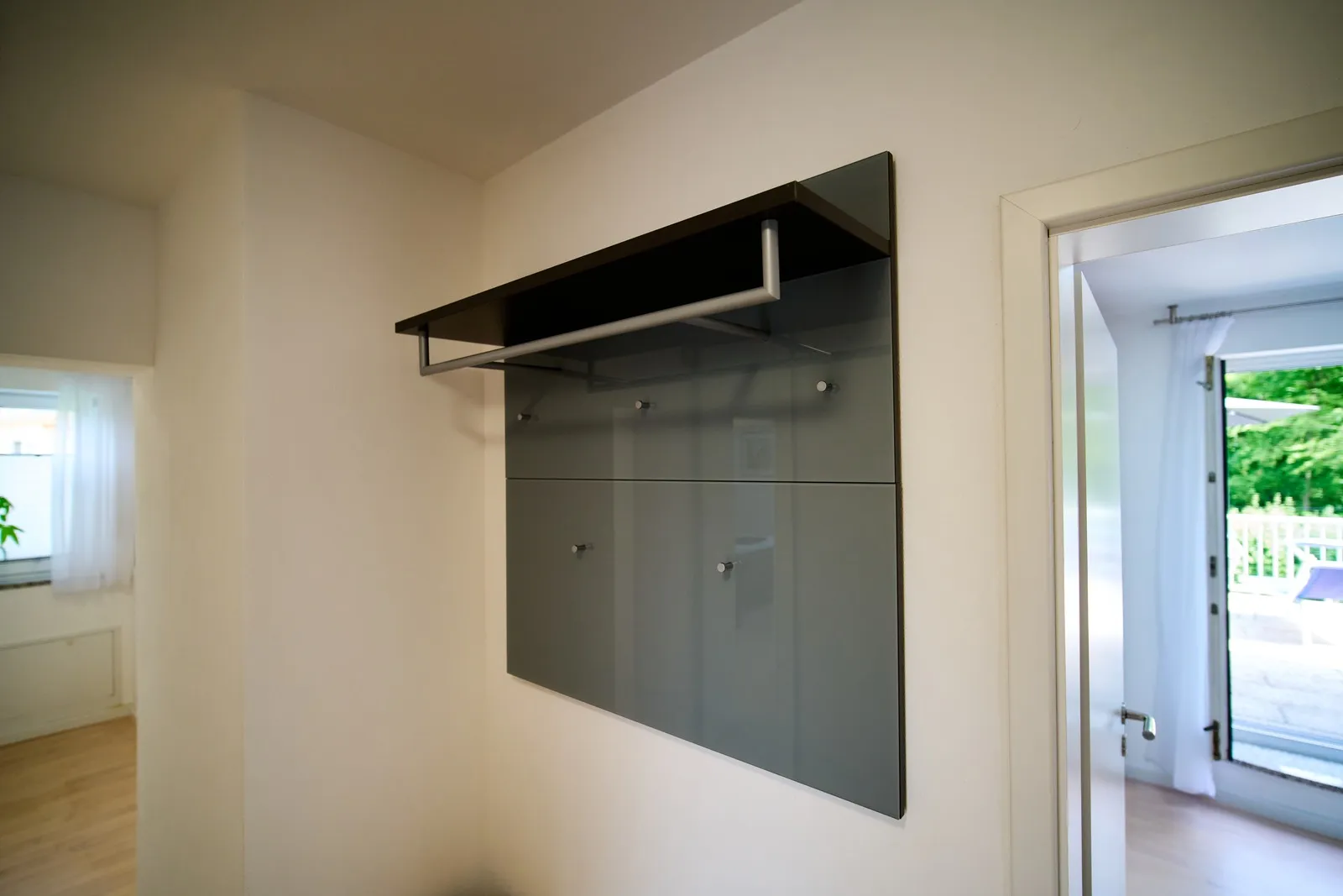 Garderobe mit Hutablage und Kleiderstange in der Diele