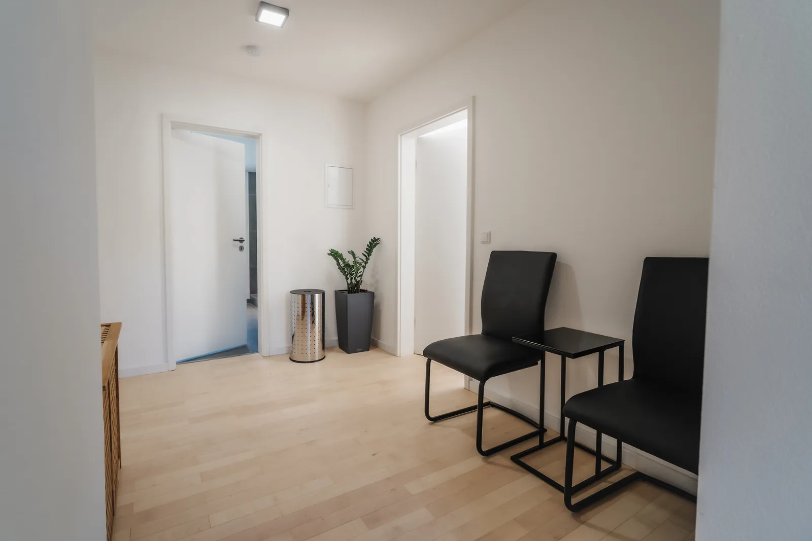 Heller Eingangsbereich der Ferienwohnung