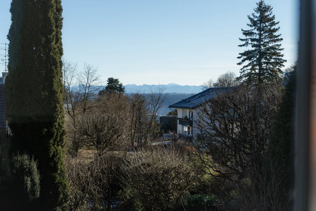 Blick auf den Starnberger See und die Berge aus der Küche