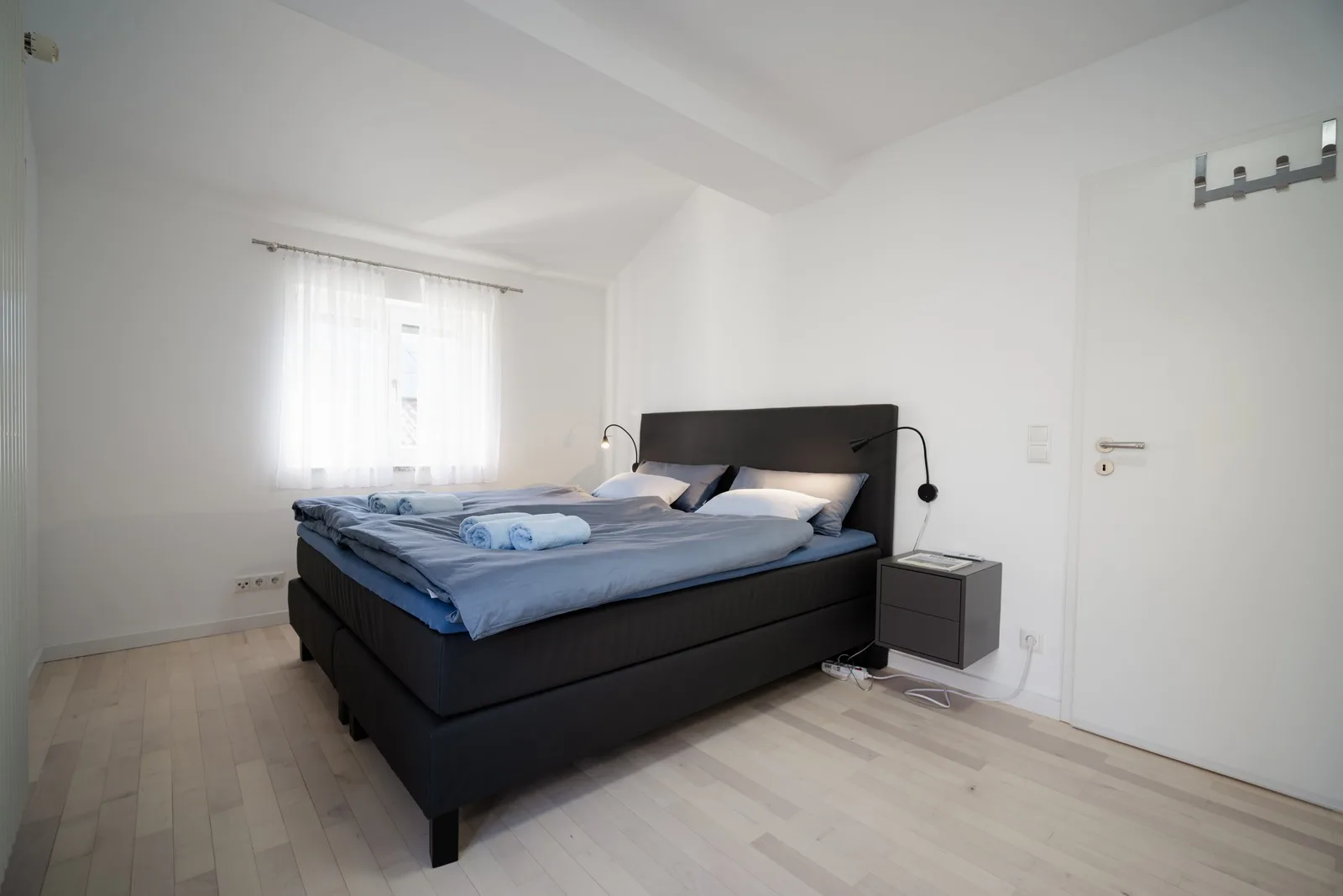 Blick von der Tür in Schlafzimmer I