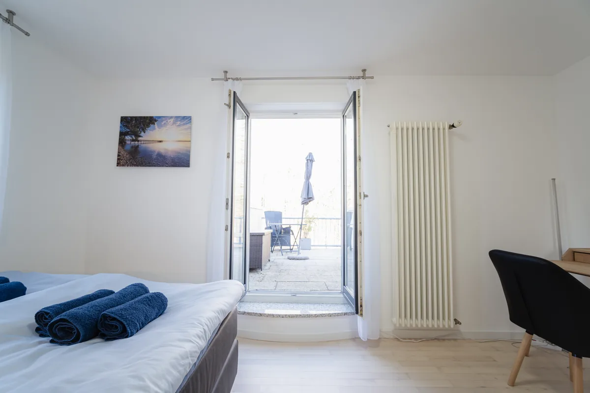 Offene Terrassentür in Schlafzimmer II
